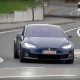 Donnerstag-News: Tesla vs Taycan geht weiter, ADAC mit Sonderzins für Stromer, Karman Ghia elektrisiert, Mit dem E-Scooter frieren