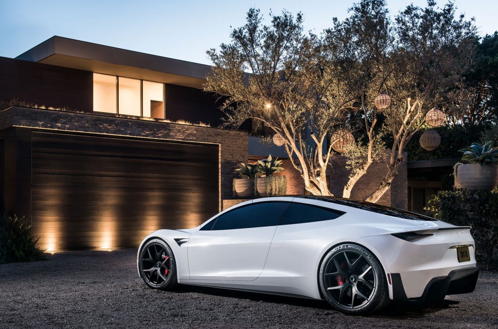 Montag-News: Chefdesigner zum Tesla Roadster, Batterie-Autos alternativlos, Ökostrom aus Braunkohlekraftwerk, Mario Barth der Elektroautospezialist