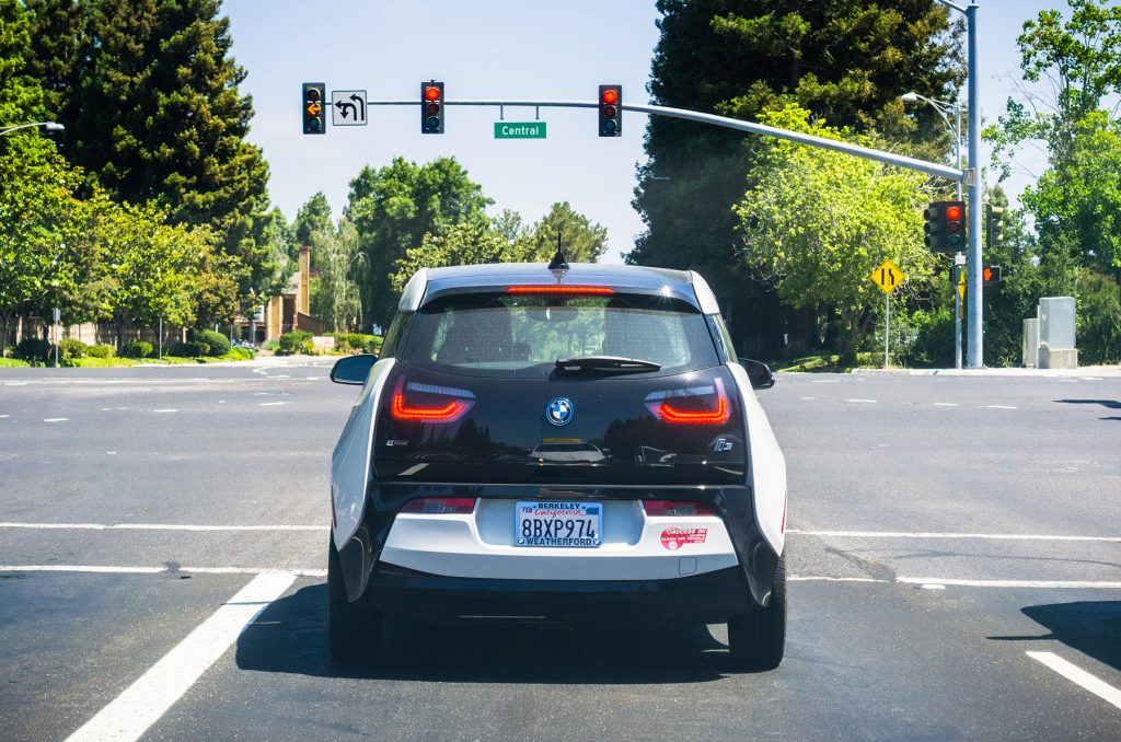 Dienstag-News: OTA macht alte Tesla schneller, Kalifornien für BMW, VW und Ford, Credit Suisse verschätzt sich beim Mustang